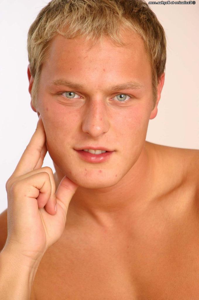 20P Blue-eyed gay hottie Jakub reveals his tanned body and huge uncut dick