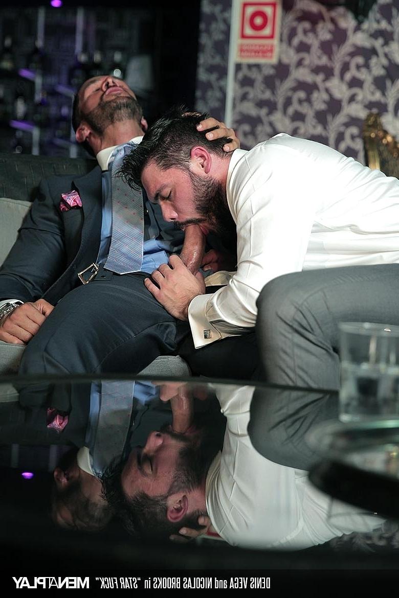 20P Handsome bottom Nicolas Brooks sits on Denis Vega's dick & rides it well