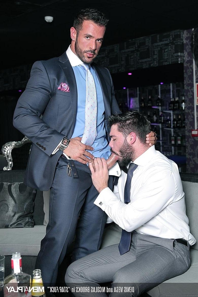 20P Handsome bottom Nicolas Brooks sits on Denis Vega's dick & rides it well