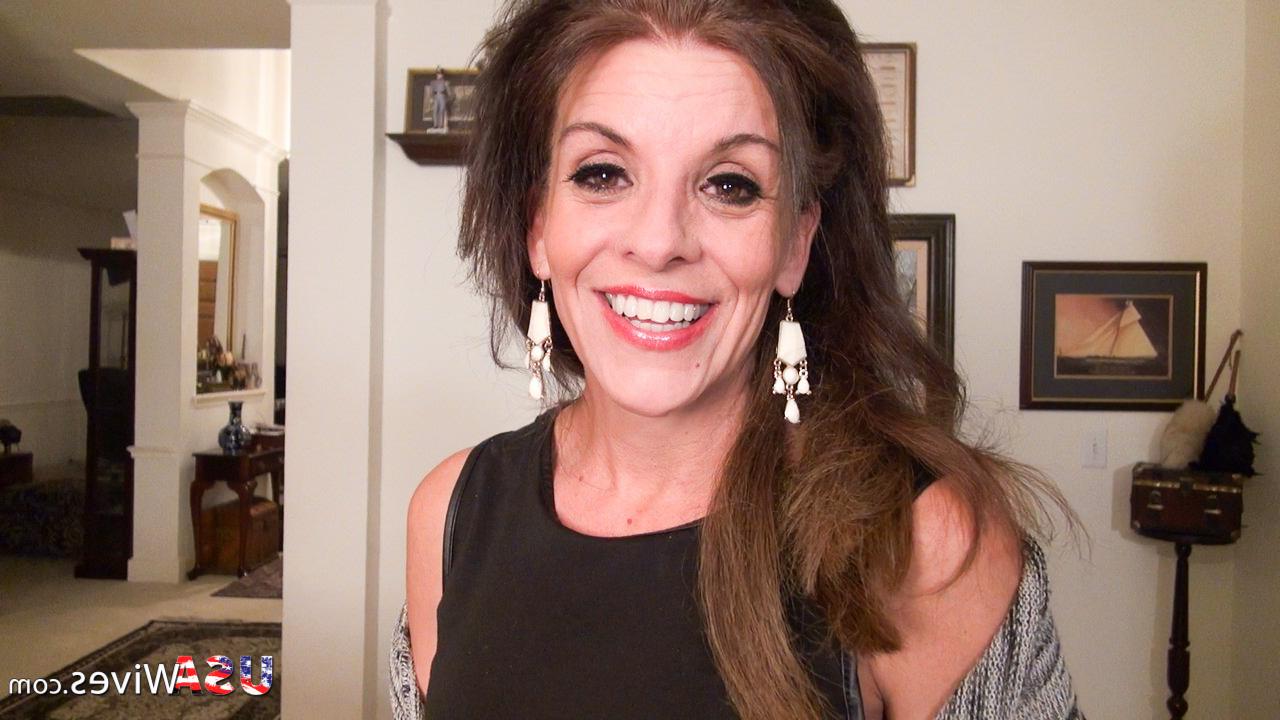 16P Mature lady Penny completely disrobes before masturbating with a vibrator