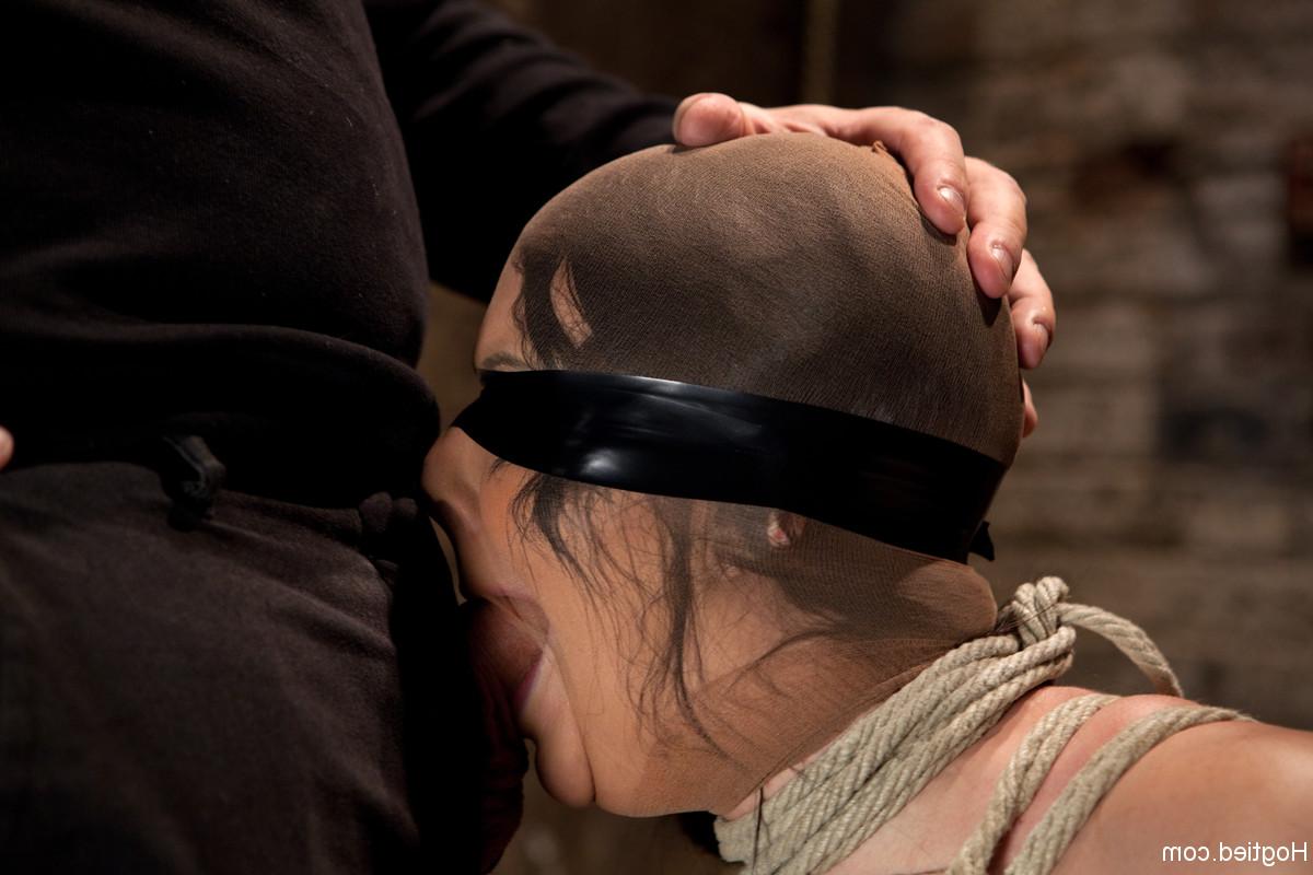 20P Dark haired submissive babe Ashli Orion gets tied up and toyed by a domme