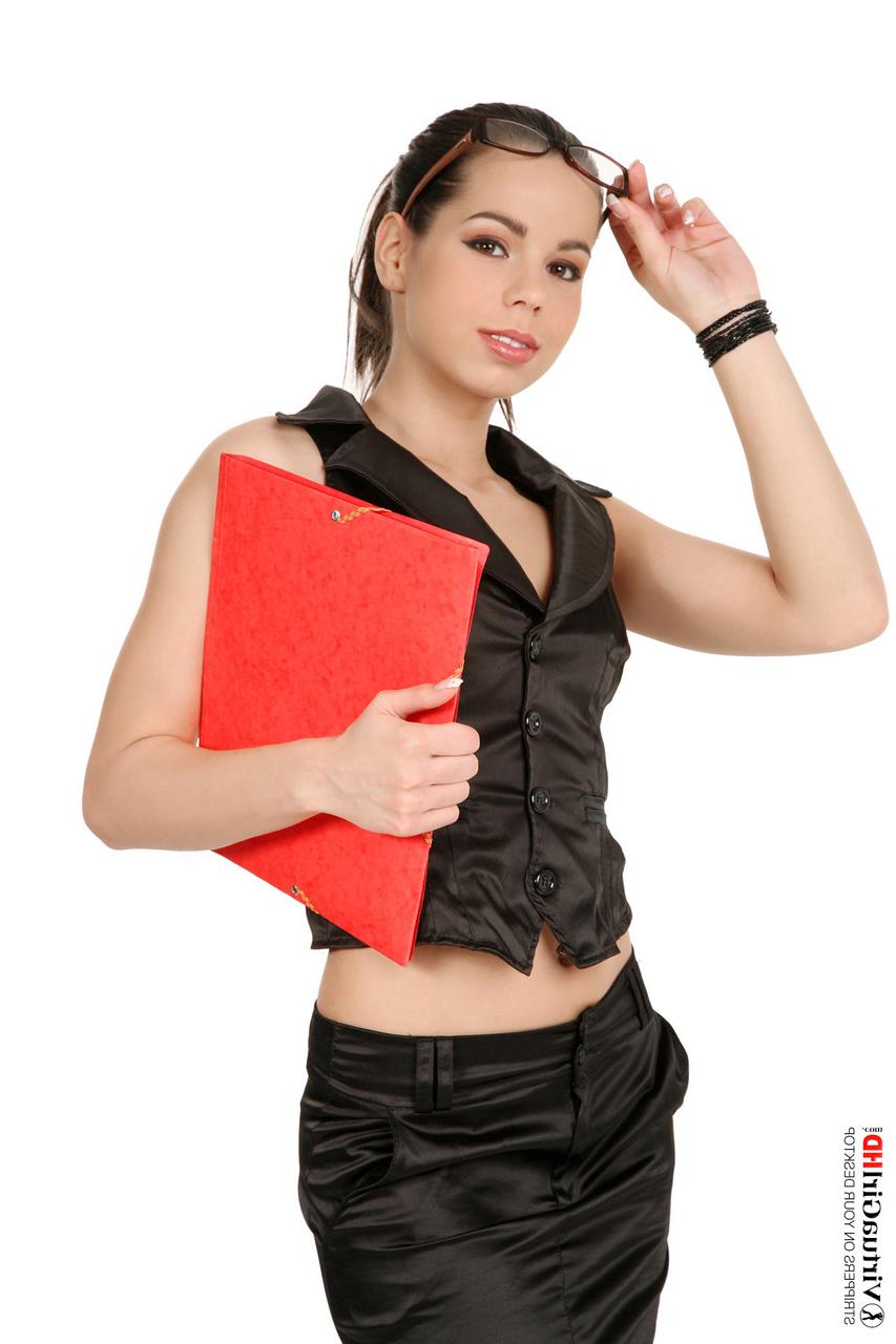 15P Solo girl Ferrara Gomez showcases her pussy after stripping off office clothes
