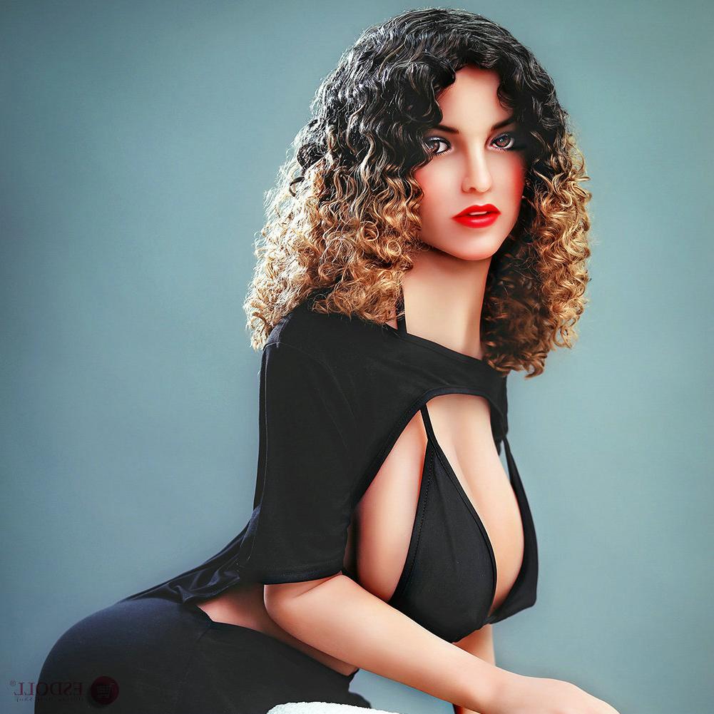 19P Boneca sexual travesti Philome tira e exibe sua bunda grande e peitos