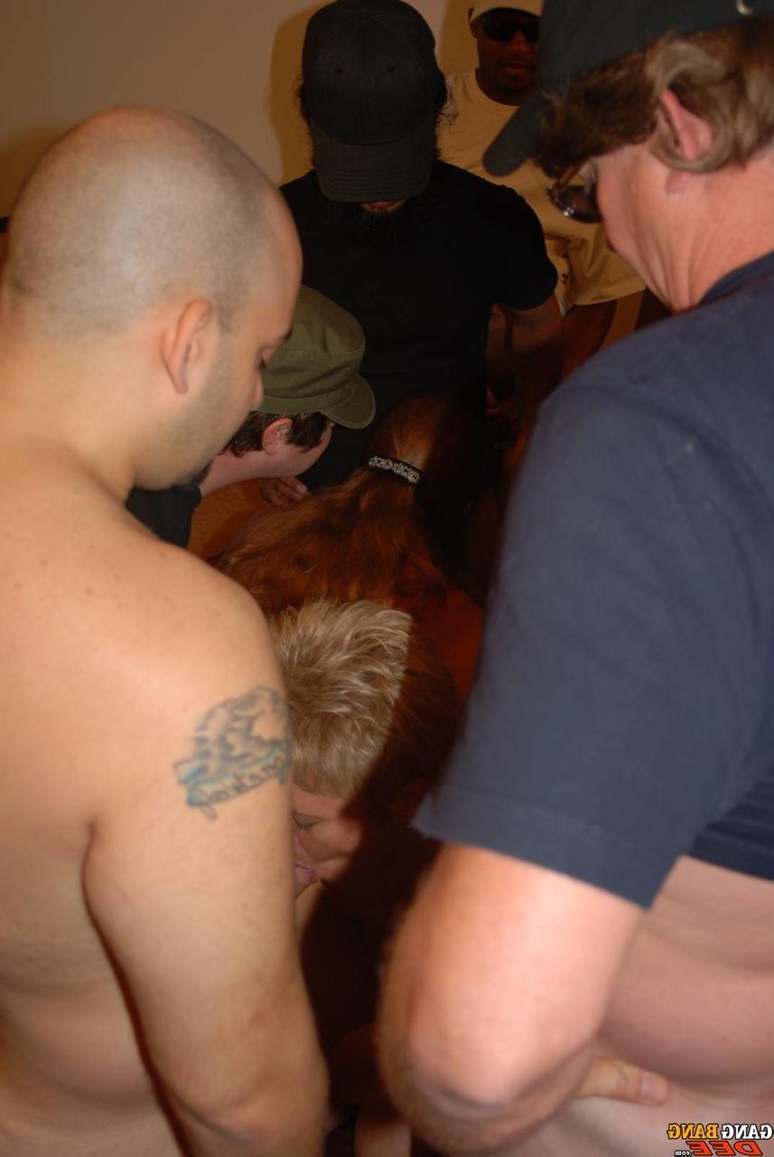 20P A vagabunda madura Tracy Lick tomando gozadas em um gangbang interracial escaldante