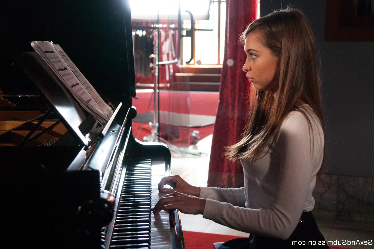 20P Submissive teen Riley Reid enjoys rough BDSM sex with her piano instructor