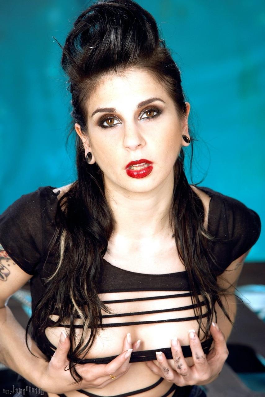 17P Hot car mechanic Joanna Angel spreads pussy & toys ass in the garage