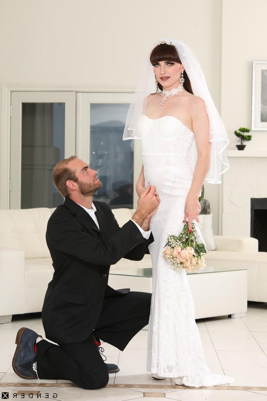 20P Noiva travesti Natalie Mars sendo fodida pelo novo marido