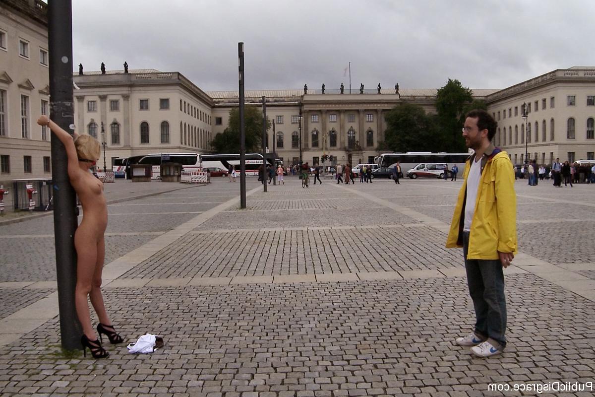 20P Disgrâce publique Paris Rose, Tommy Pistol