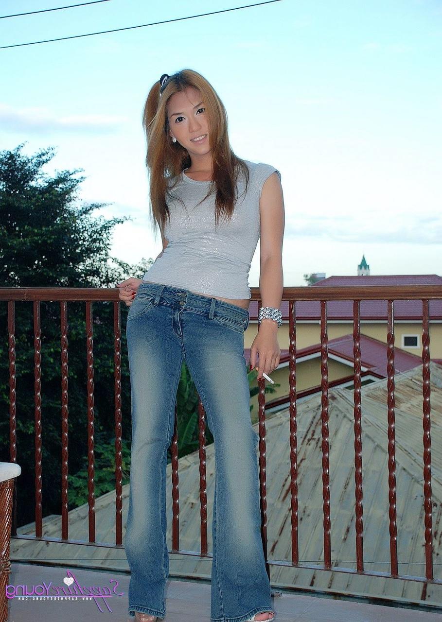 15P Sapphire Young officiel avec Sapphire Young XXX Images