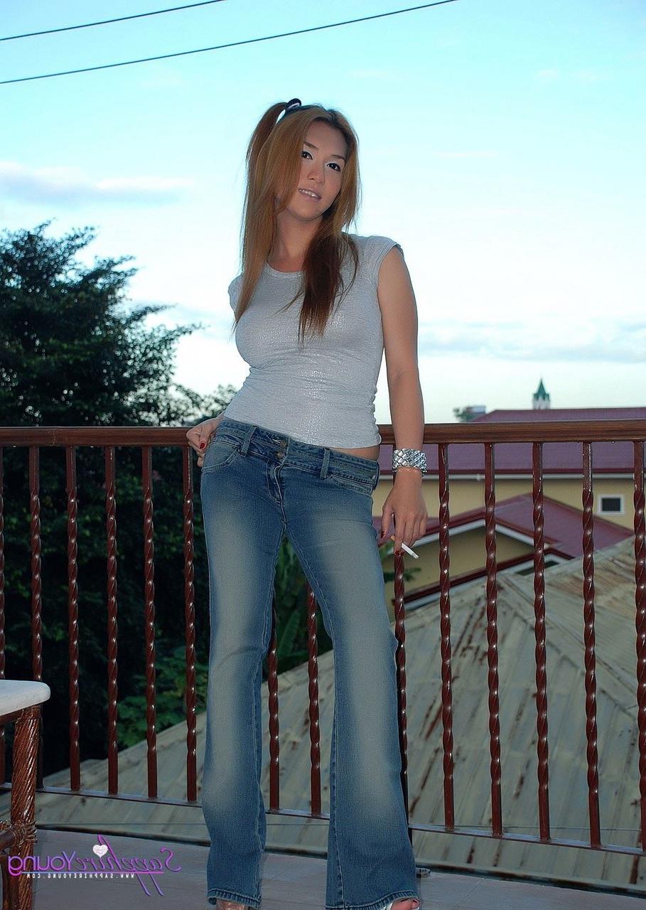 15P Sapphire Young officiel avec Sapphire Young XXX Images