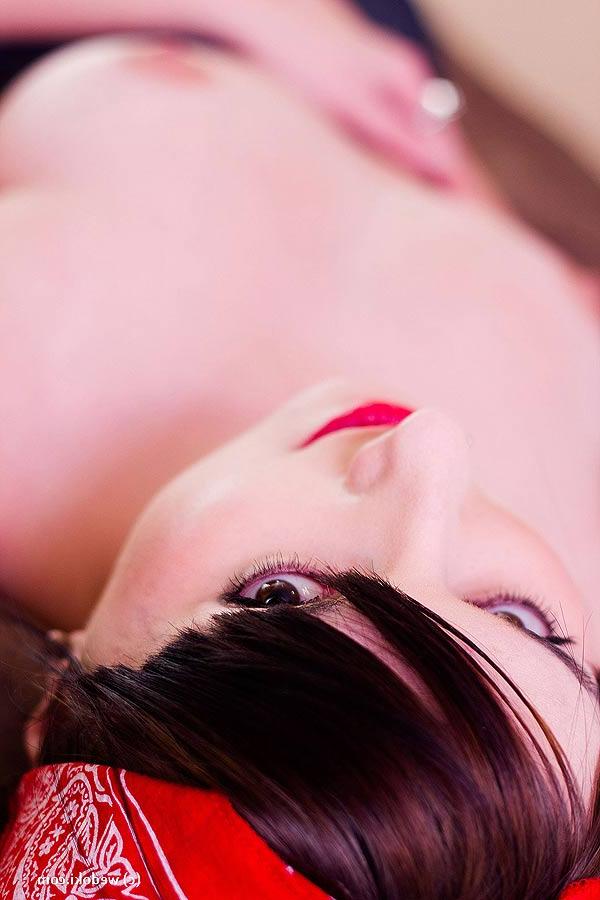 16P Amateur model with red lips Layla Seget stands naked after stripping