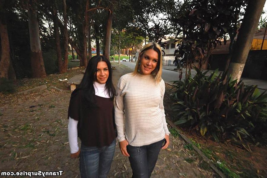 16P Блондинка-шмель Alexia вводит большой хуй транса в бритую киску