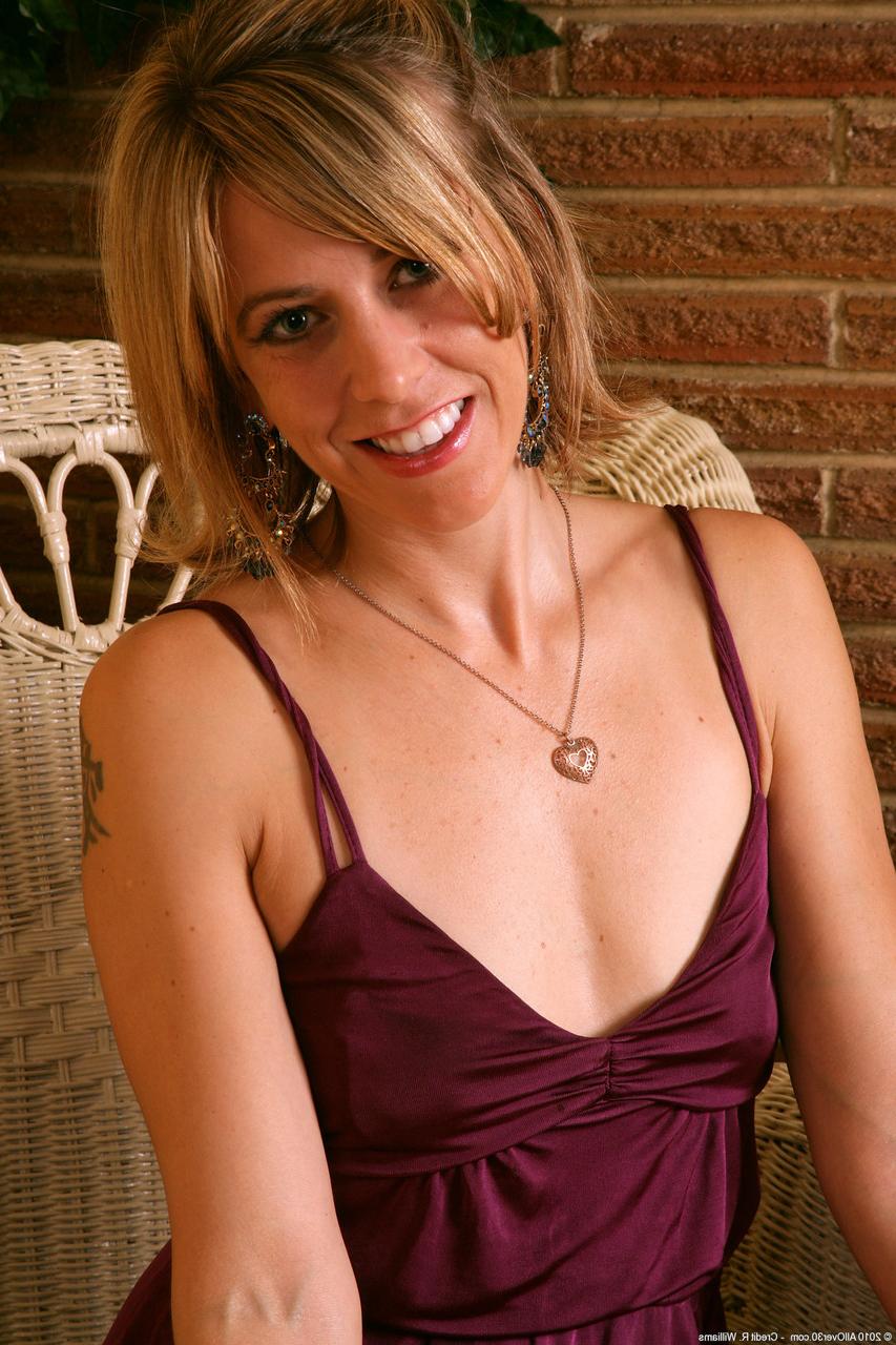 20P Beautiful MILF Natalia spreads her shaved pussy after a sexy striptease