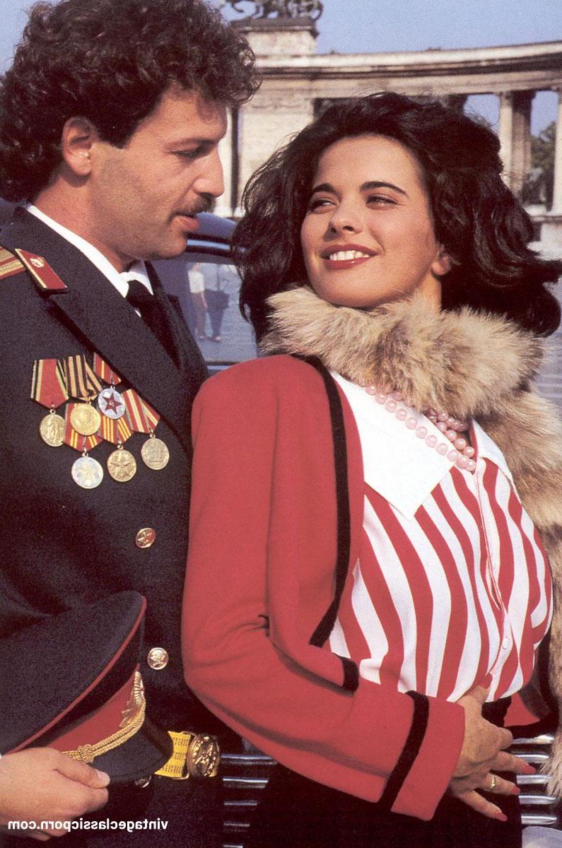 20P Umwerfendes Babe fickt den Armeegeneral und isst sein Sperma in einer heißen Vintage-Szene