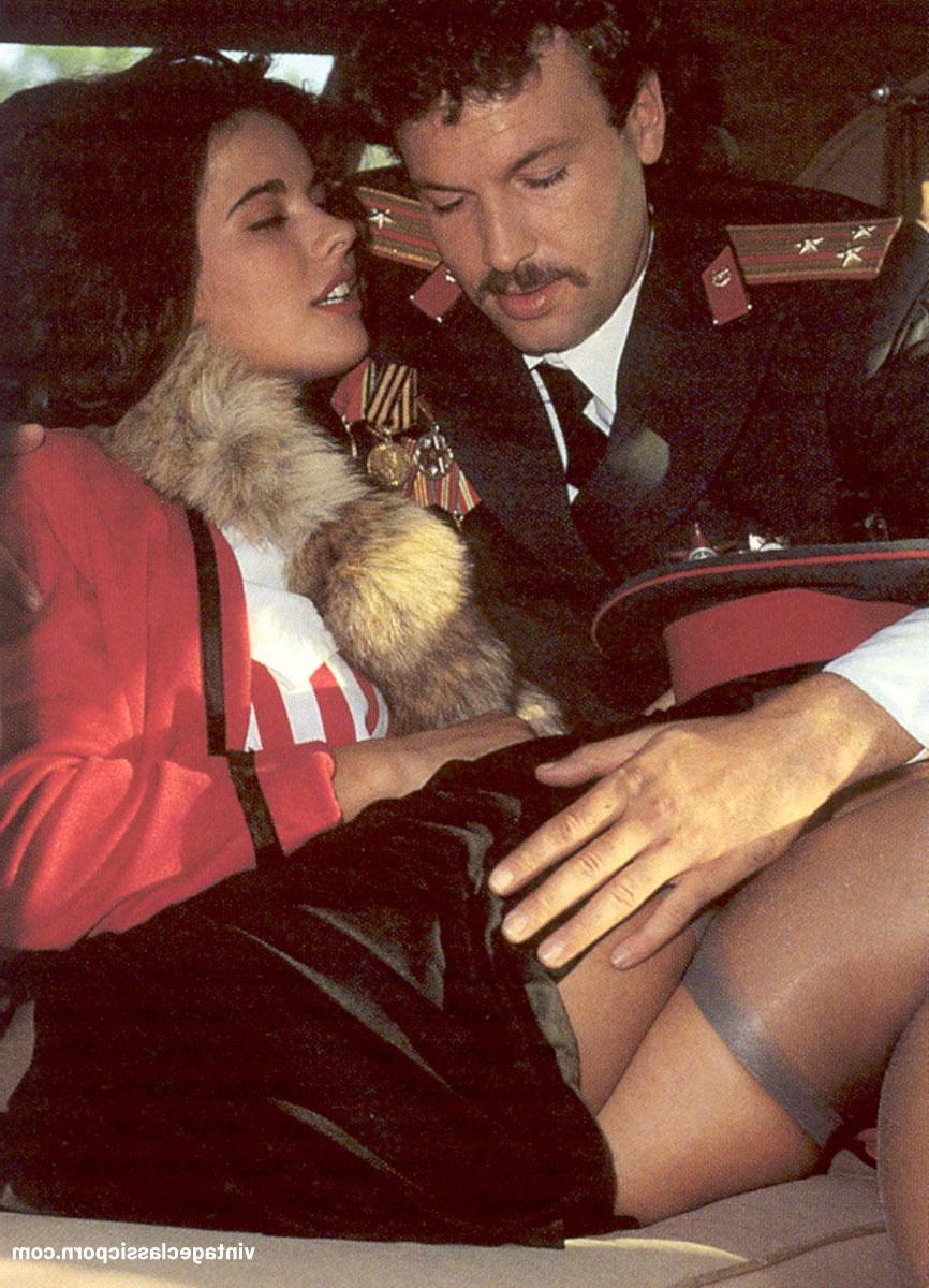 20P Umwerfendes Babe fickt den Armeegeneral und isst sein Sperma in einer heißen Vintage-Szene