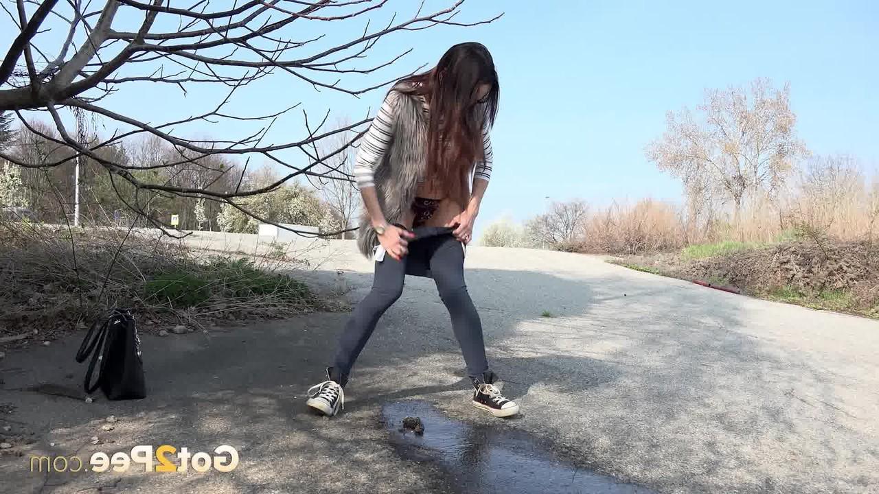 15P Cynthia Vellons pulls down her leggings on the road for an urgent piss