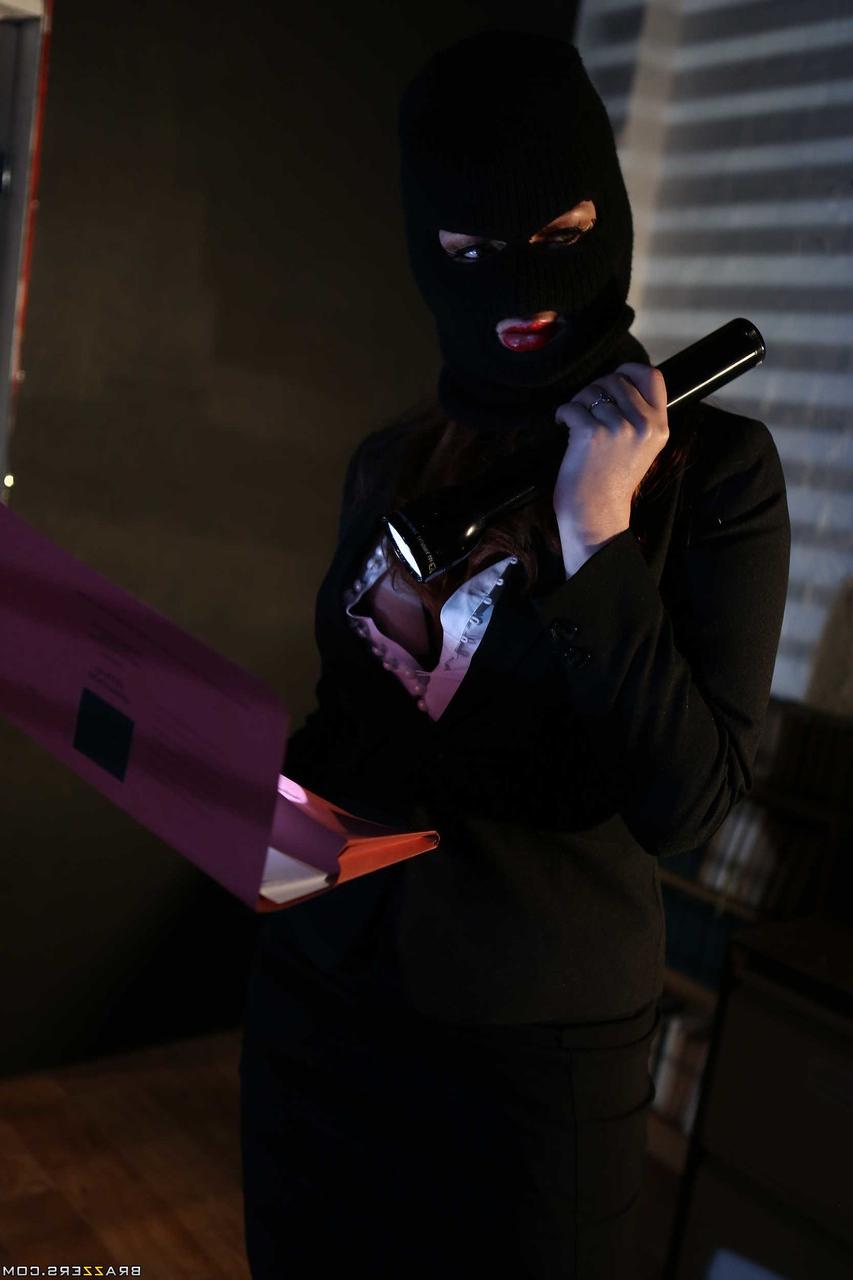 20P Masked female thief with big tits Zara DuRose gets caught and fucked