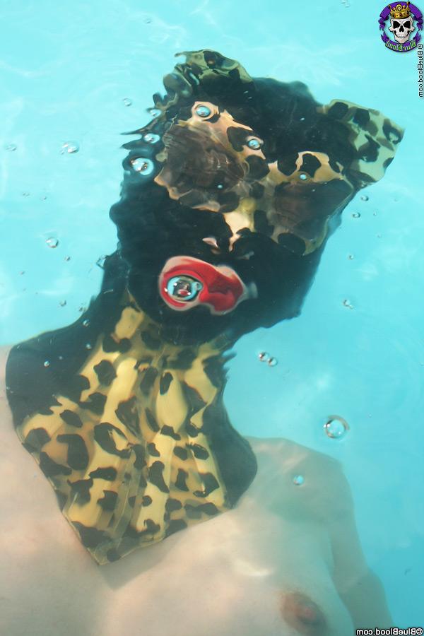 18P Kumi splashes in the pool while wearing a rubber hood and waist slimmer