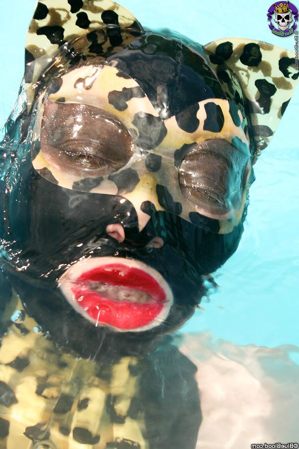18P Kumi splashes in the pool while wearing a rubber hood and waist slimmer