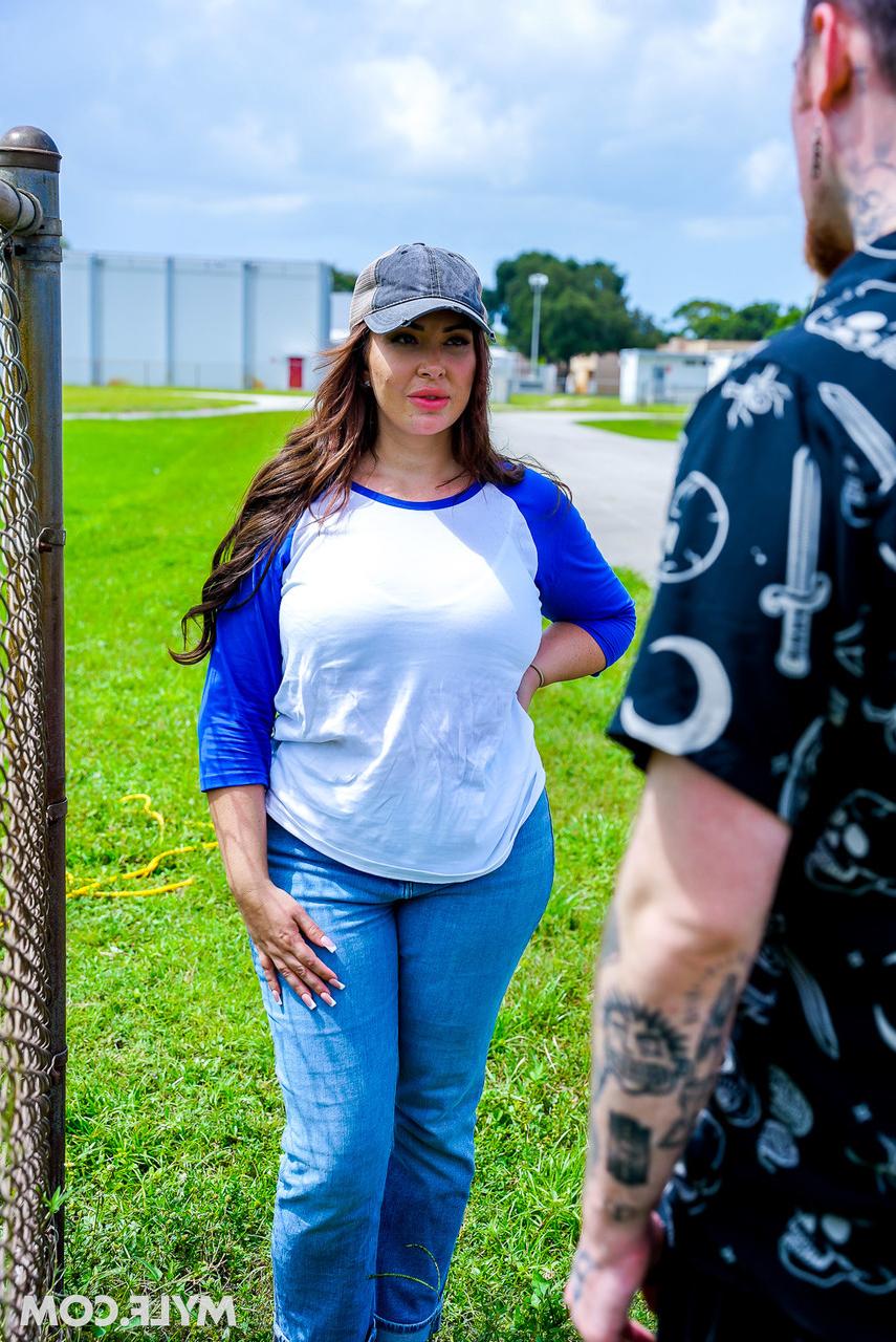 20P Curvy MILF Callie Brooks gets on her knees for a cumshot after hardcore sex