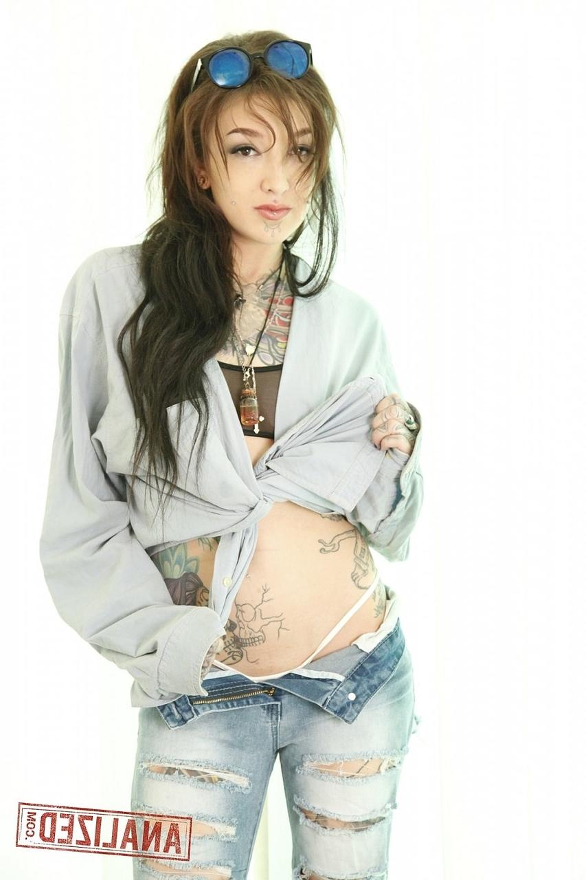 17P American emo chick with small tits Kelsi Lynn posing with a toy up her ass