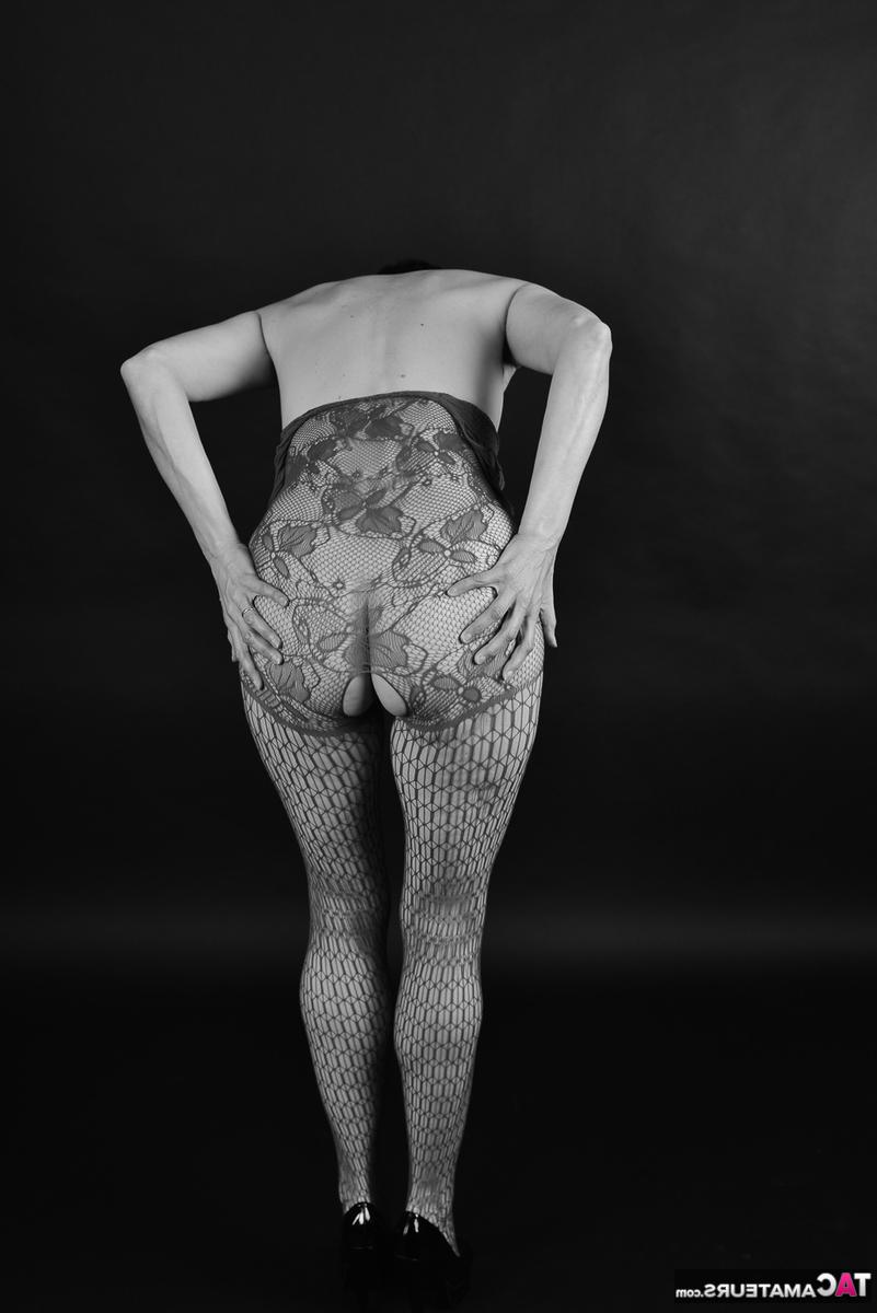 20P Mature amateur with saggy tits releases her bald snatch from a bodystocking