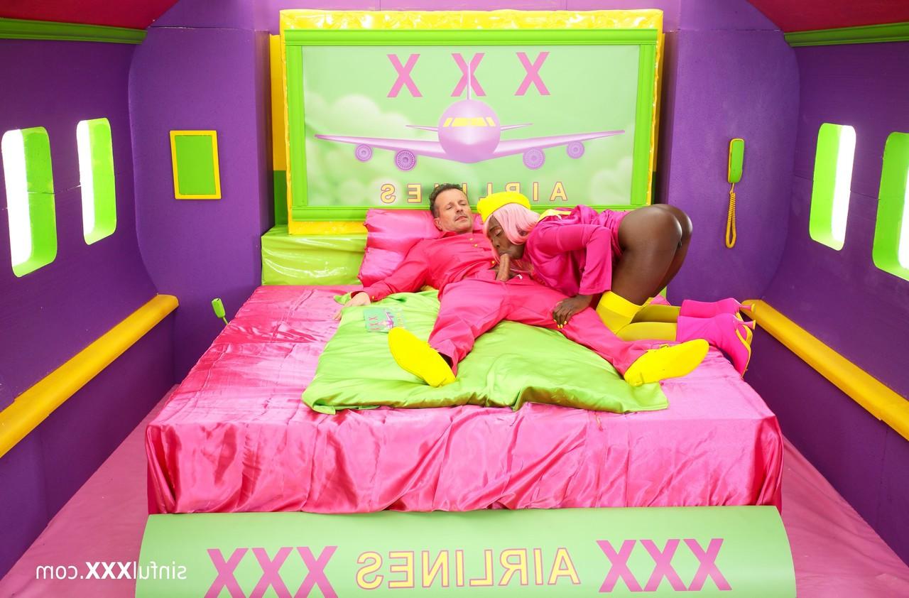20P Sinful XXX George Uhl, Zaawaadi