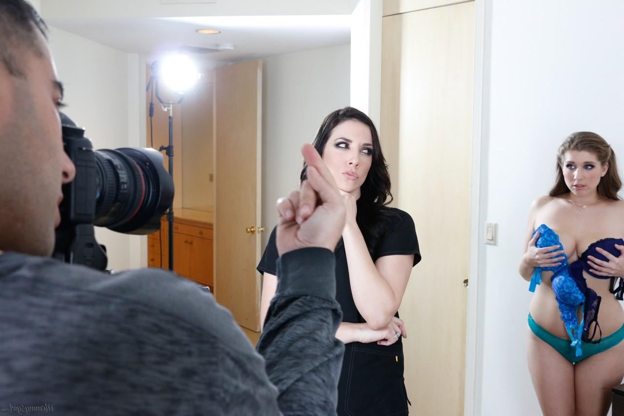 9P Garota da mamãe Alex Chance, Jelena Jensen