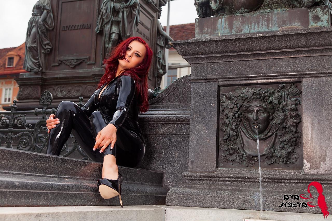 12P Redhead amateur Lara Larsen models on steps in latex clothing and heels