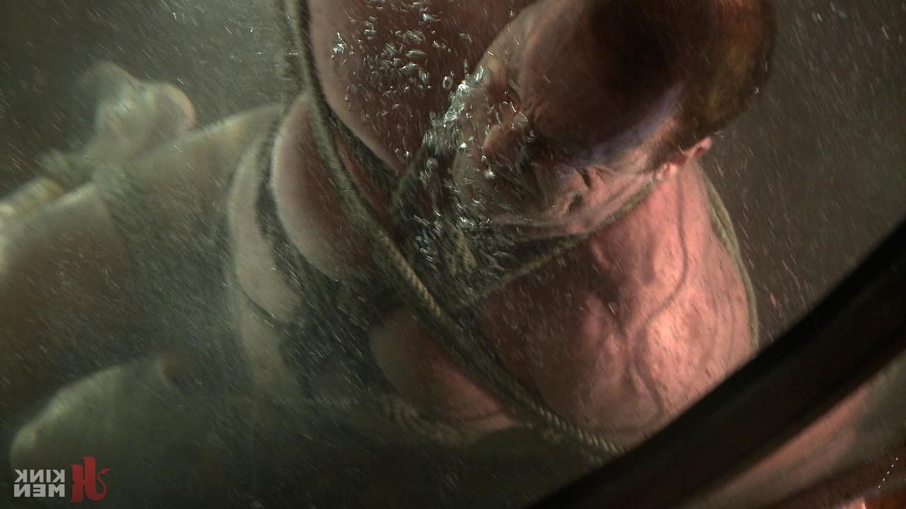15P Kink Hombres Derek Dolor