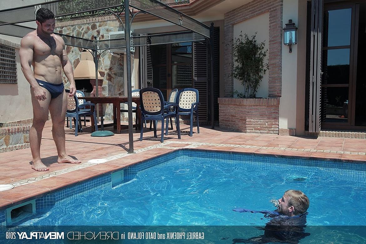 20P Gay bodybuilders Dato Foland and Gabriel Phoenix fucking poolside