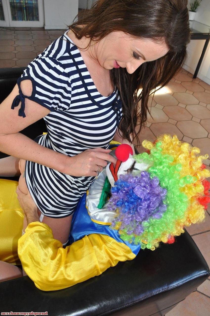 20P Tall MILF Lara strips for a clown before taking his knob deep on the floor