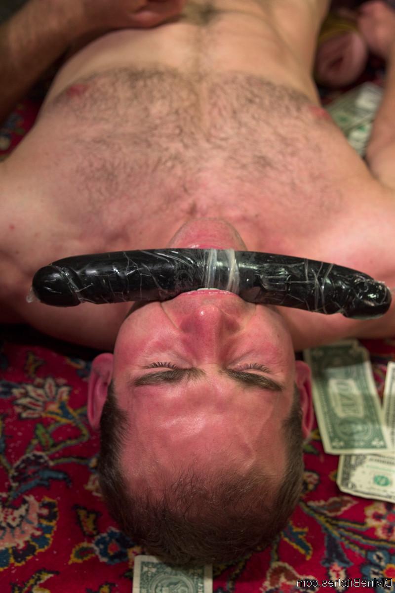 20P Les femdoms Aiden Starr et Maitresse Madeline Marlowe tirent et jouent avec les bites de leur esclave.