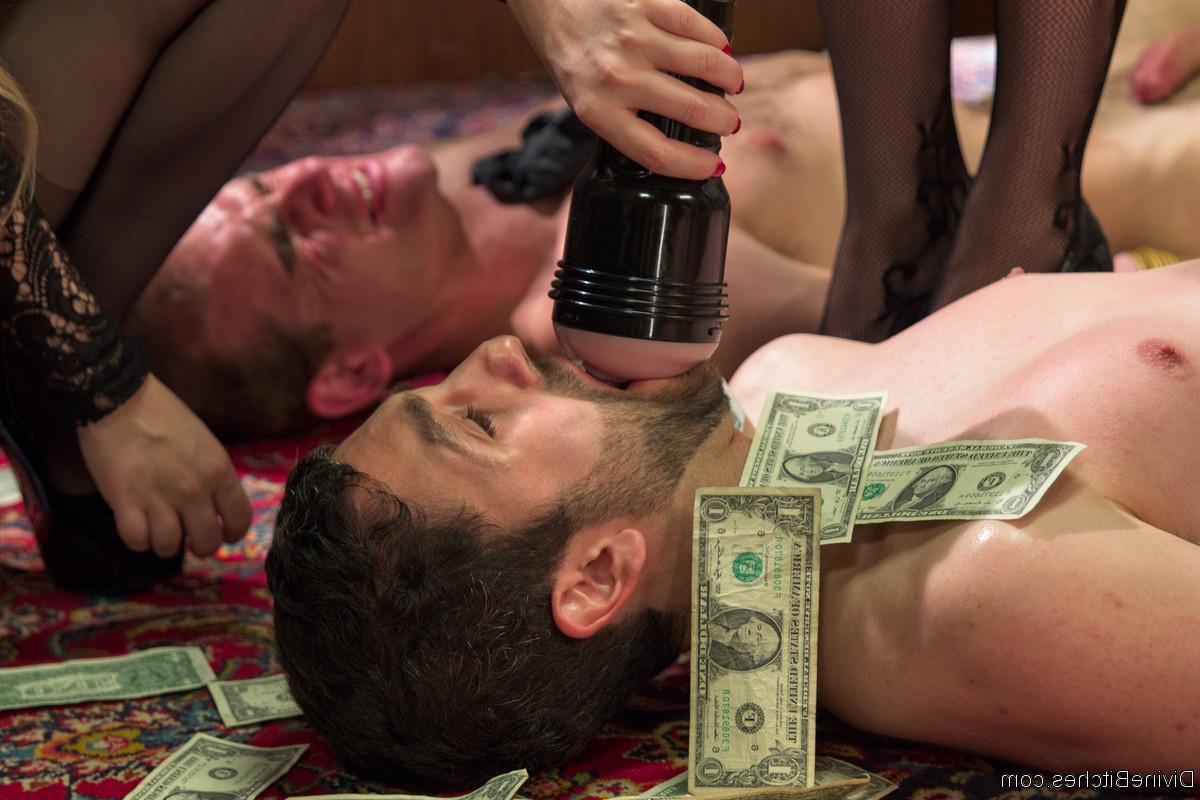 20P Les femdoms Aiden Starr et Maitresse Madeline Marlowe tirent et jouent avec les bites de leur esclave.