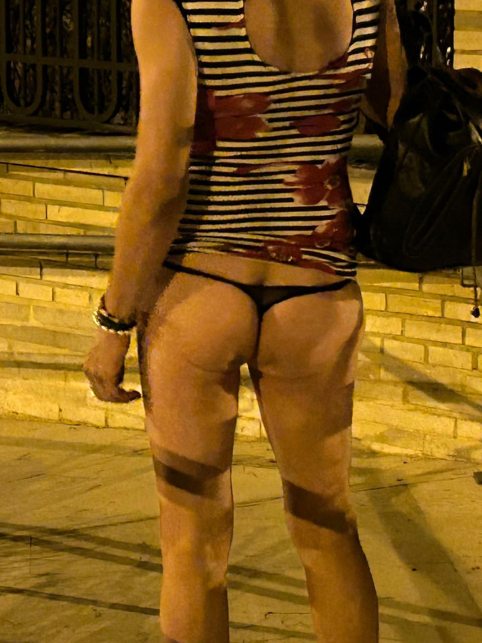 18P Travesti espanhola safada SlutCarla mostra seus peitos e seu pau pequeno ao ar livre