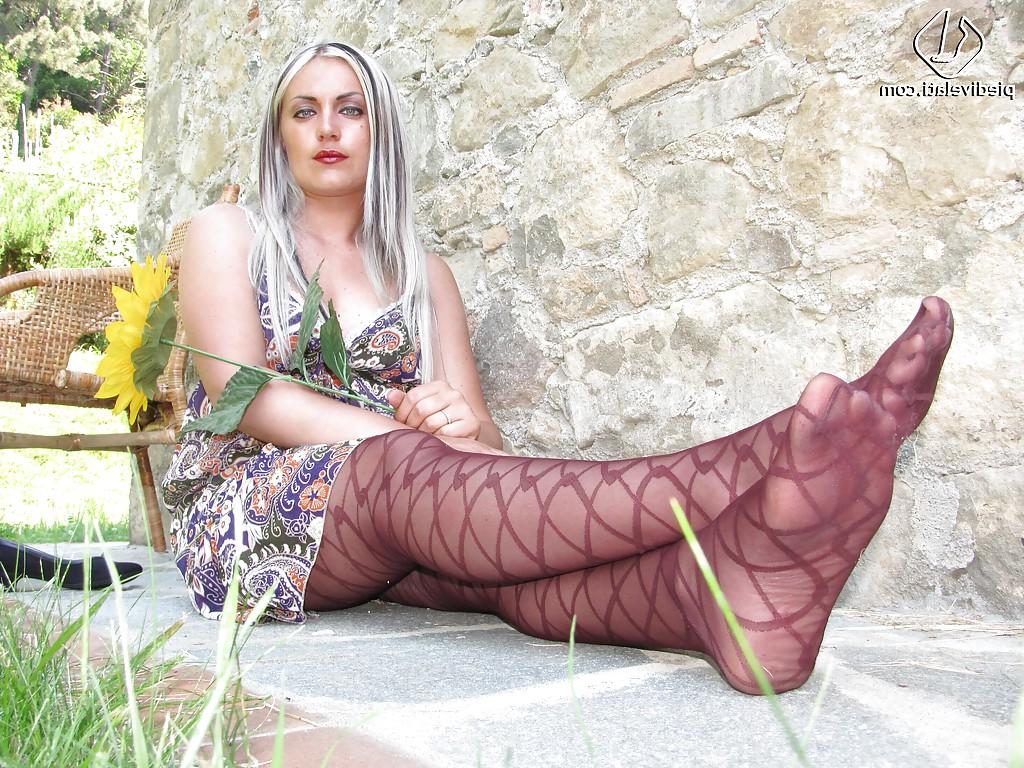 16P La seule chose à laquelle Marlene pense, c'est l'amour et une grosse bite en elle.
