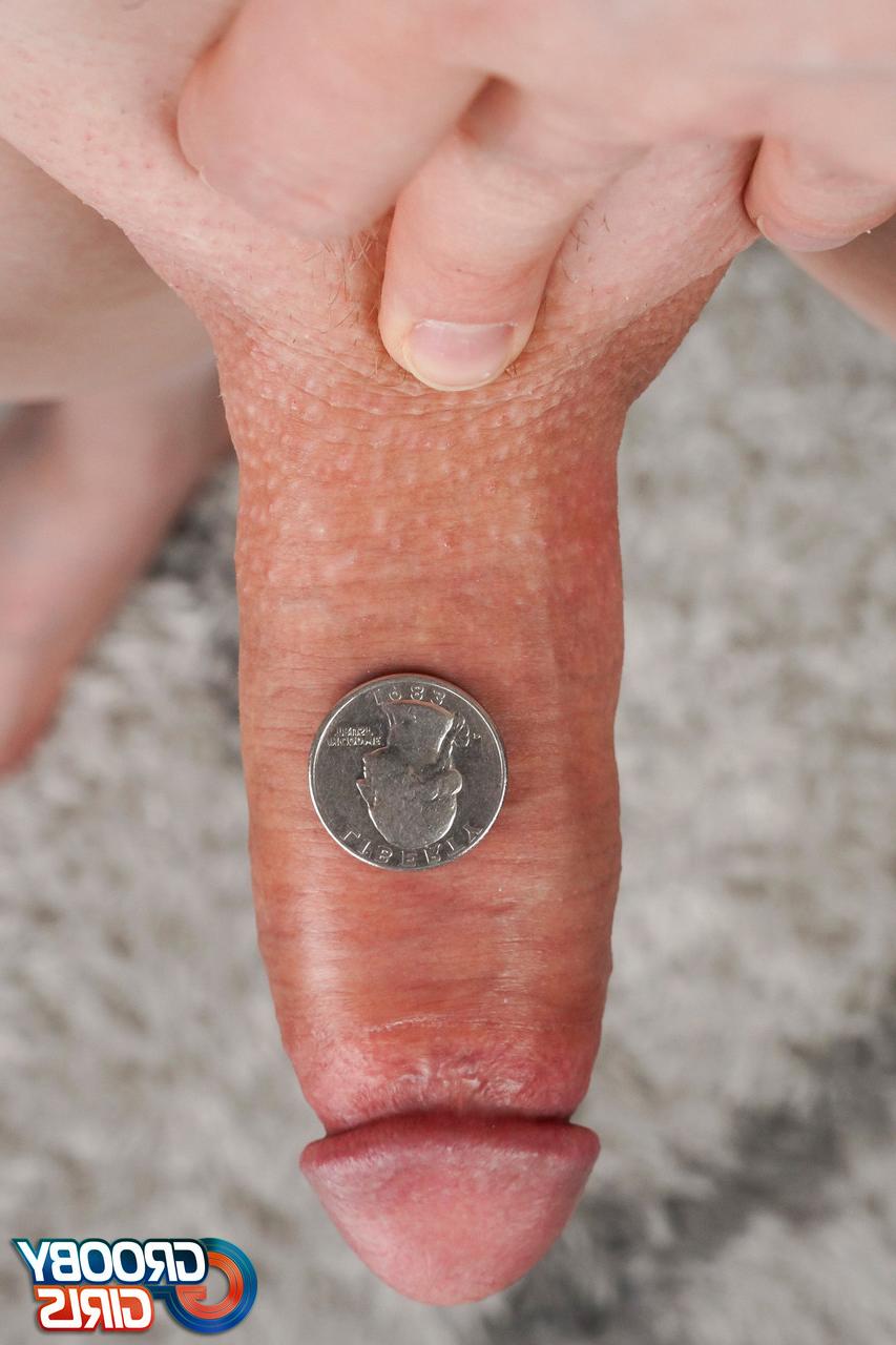 16P Die sexy Shemale Libbey Harper zeigt ihren kleinen Schwanz und ihr einladendes anales Liebesloch