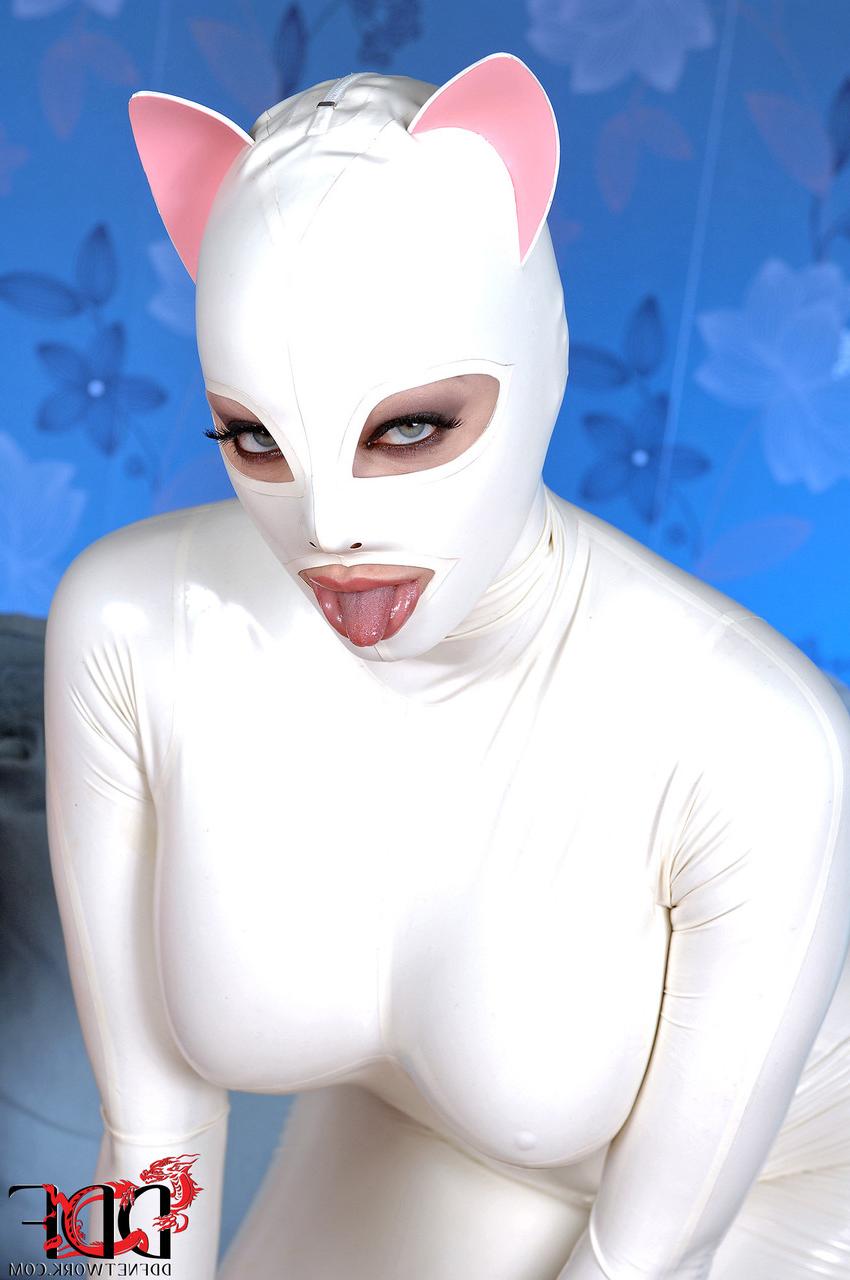 20P House Of Taboo Angelica Heart, Latex Lucy