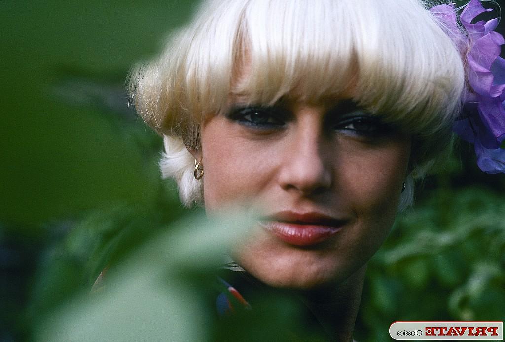 13P Blonde chick with a seventies hair cut sticks a bottle in her snatch