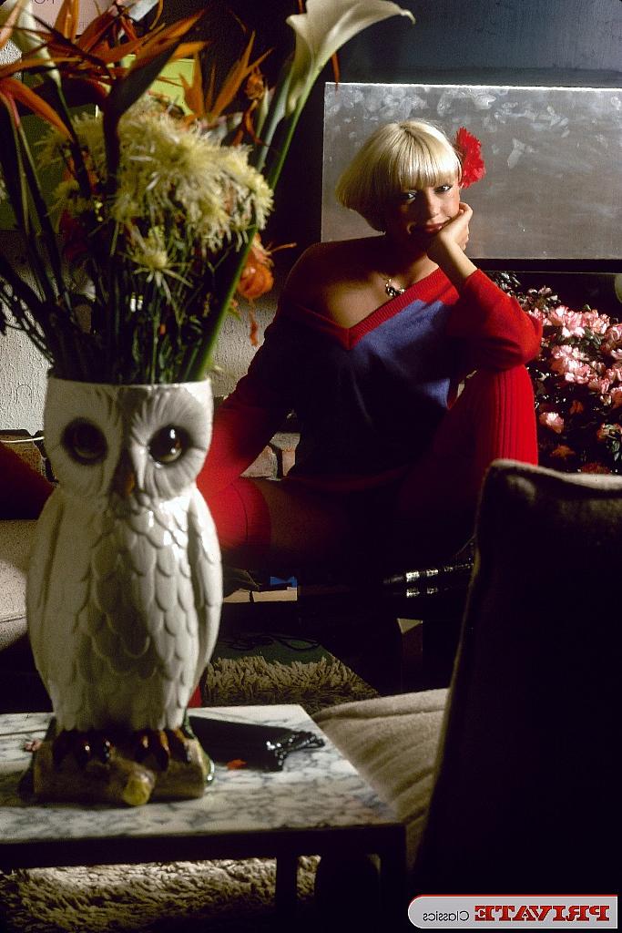 13P Blonde chick with a seventies hair cut sticks a bottle in her snatch
