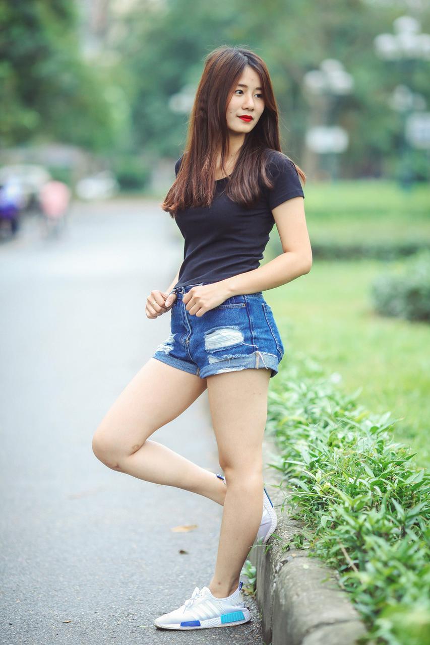 20P Breathtaking Asian model posing in her sexy outfit and giving a POV handjob
