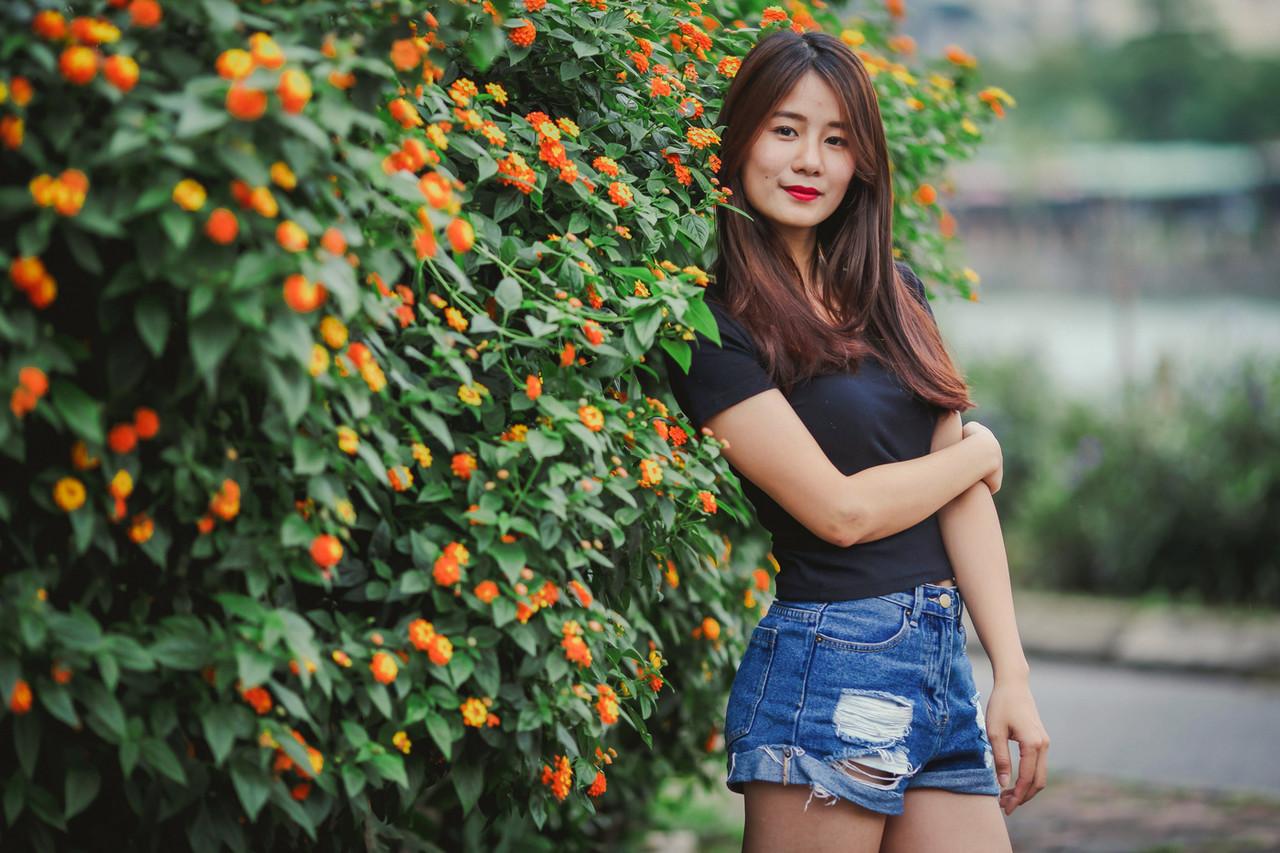 20P Breathtaking Asian model posing in her sexy outfit and giving a POV handjob