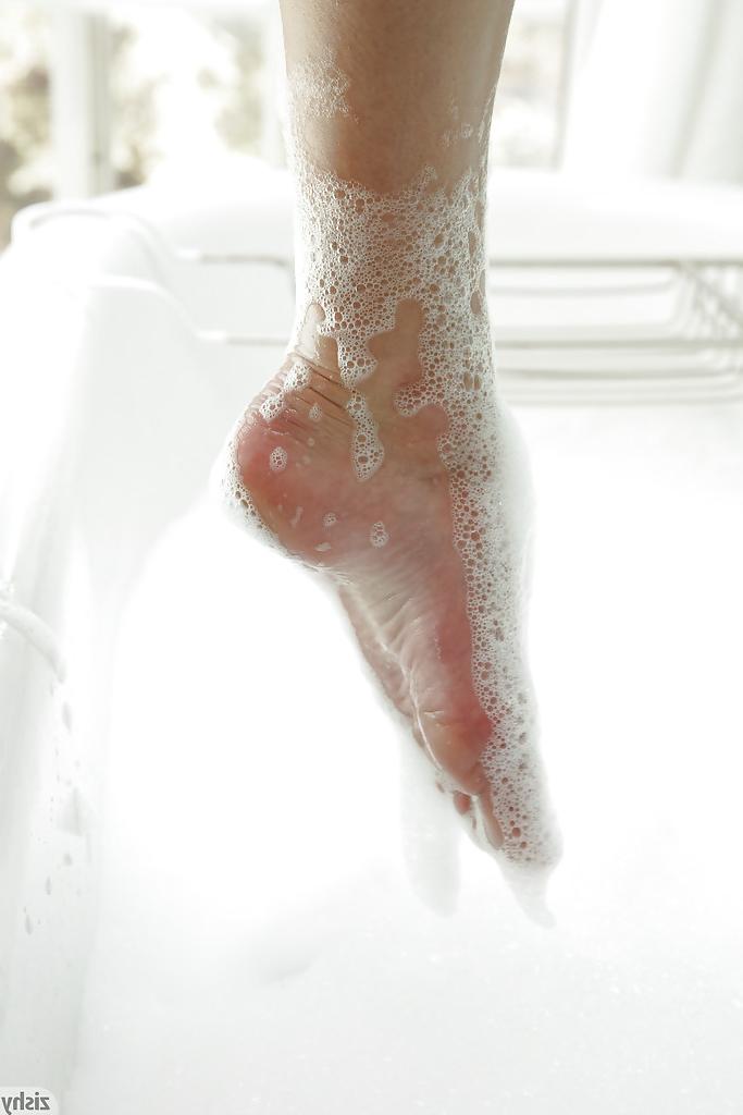 11P Super curvy redhead babe April Grantham taking a soothing bath