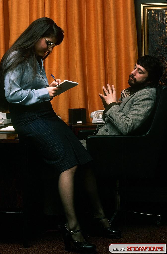 15P Diverses femmes des années 70 séduisent et plaisent à l'homme de leur vie