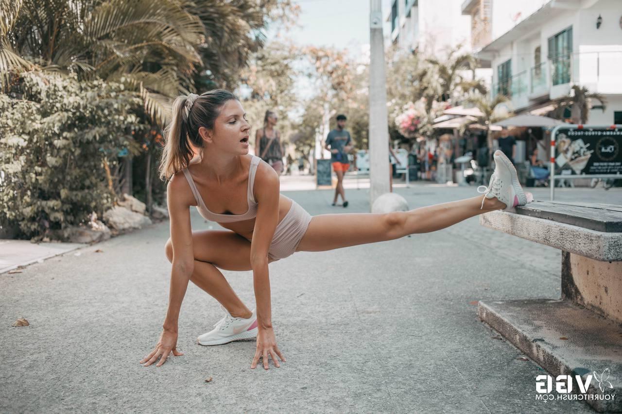 14P Skinny OnlyFans babe Gina Gerson poses & stretches in her sportswear in public
