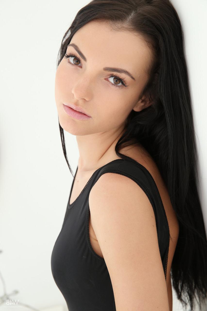 20P Raven-haired beauty Sapphira shows off her pierced belly & her puffy pussy