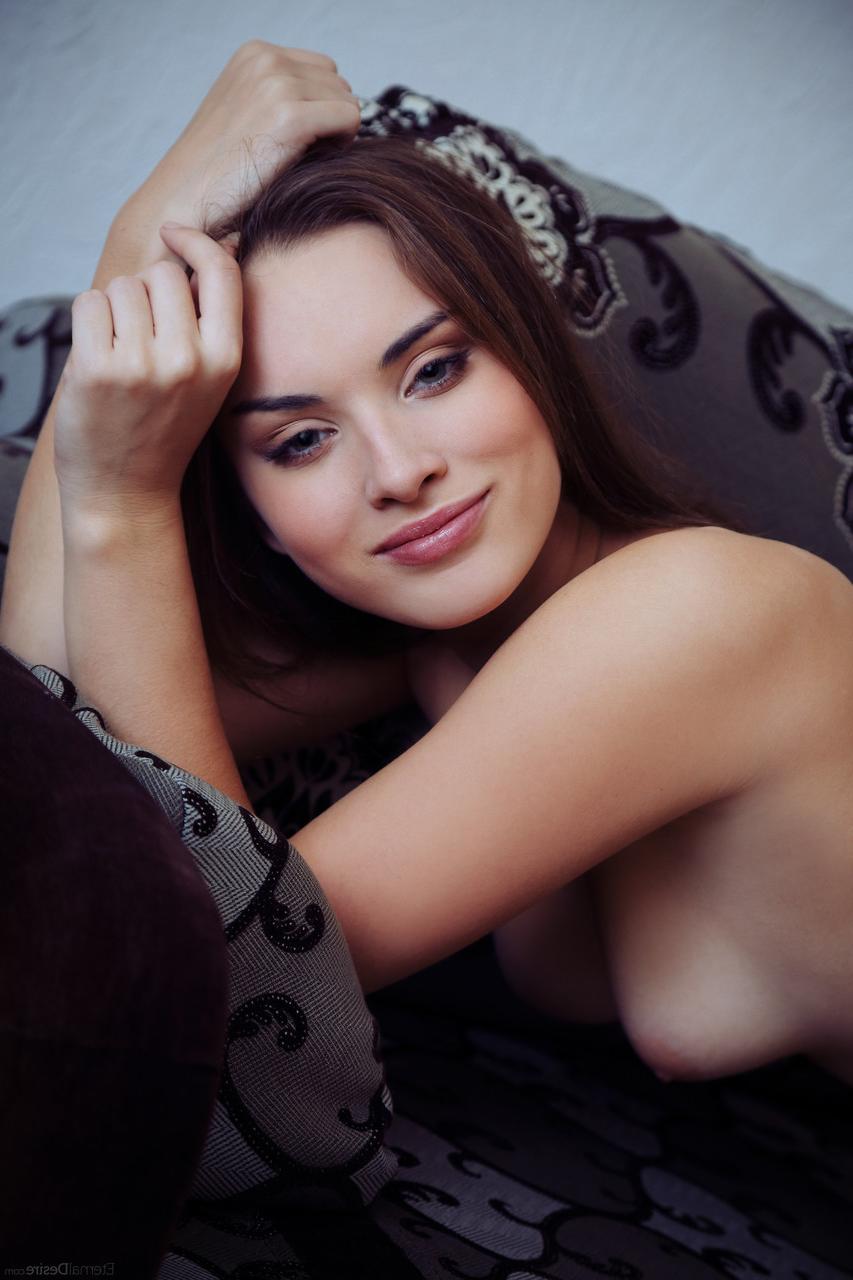 17P Young lovely with tan lines will surprise boyfriend with naked pictures