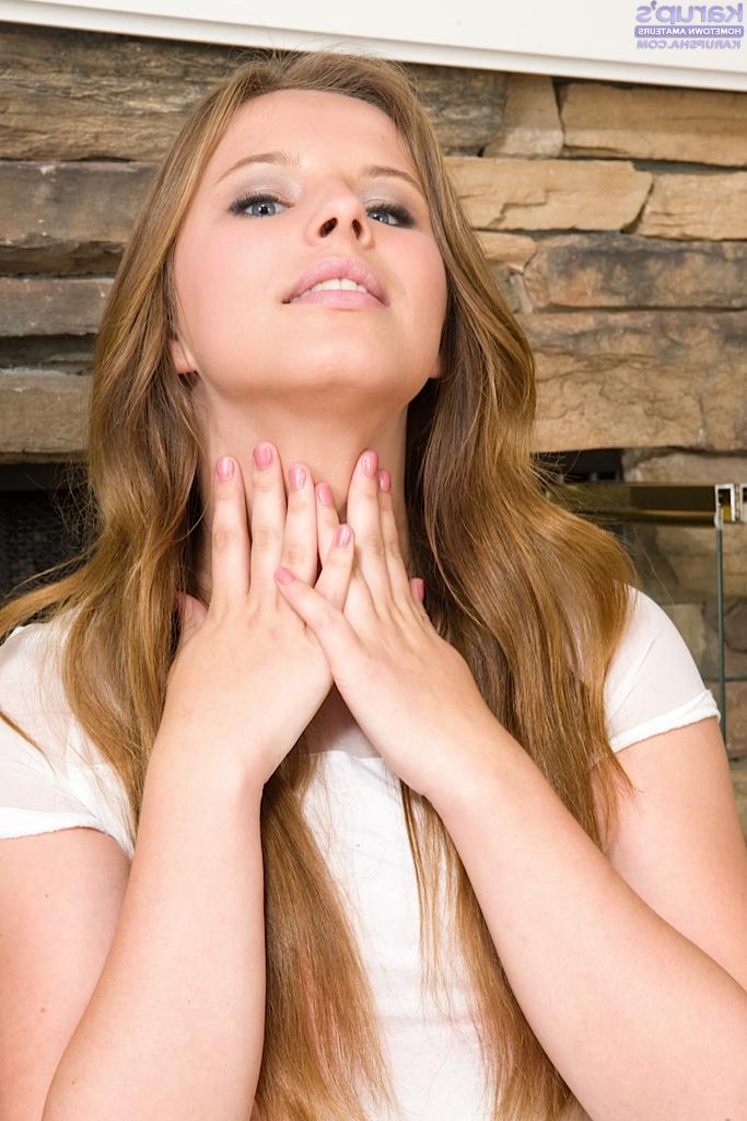 16P La chica apenas legal jillian janson posando en topless en ropa interior blanca