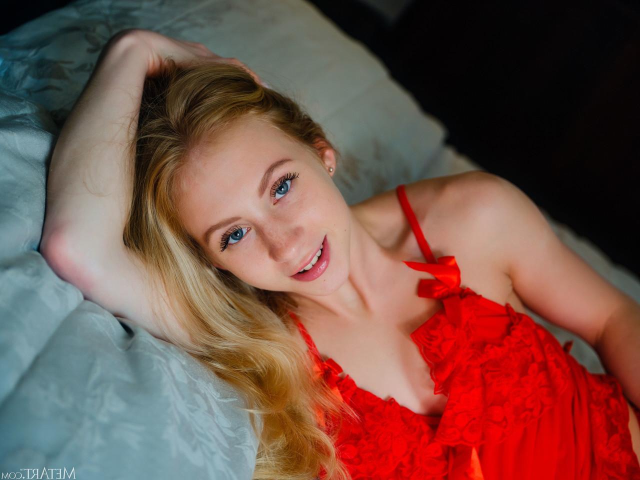 20P Glamorous babe Alice Blue shows her yummy pussy and her big ass on her bed