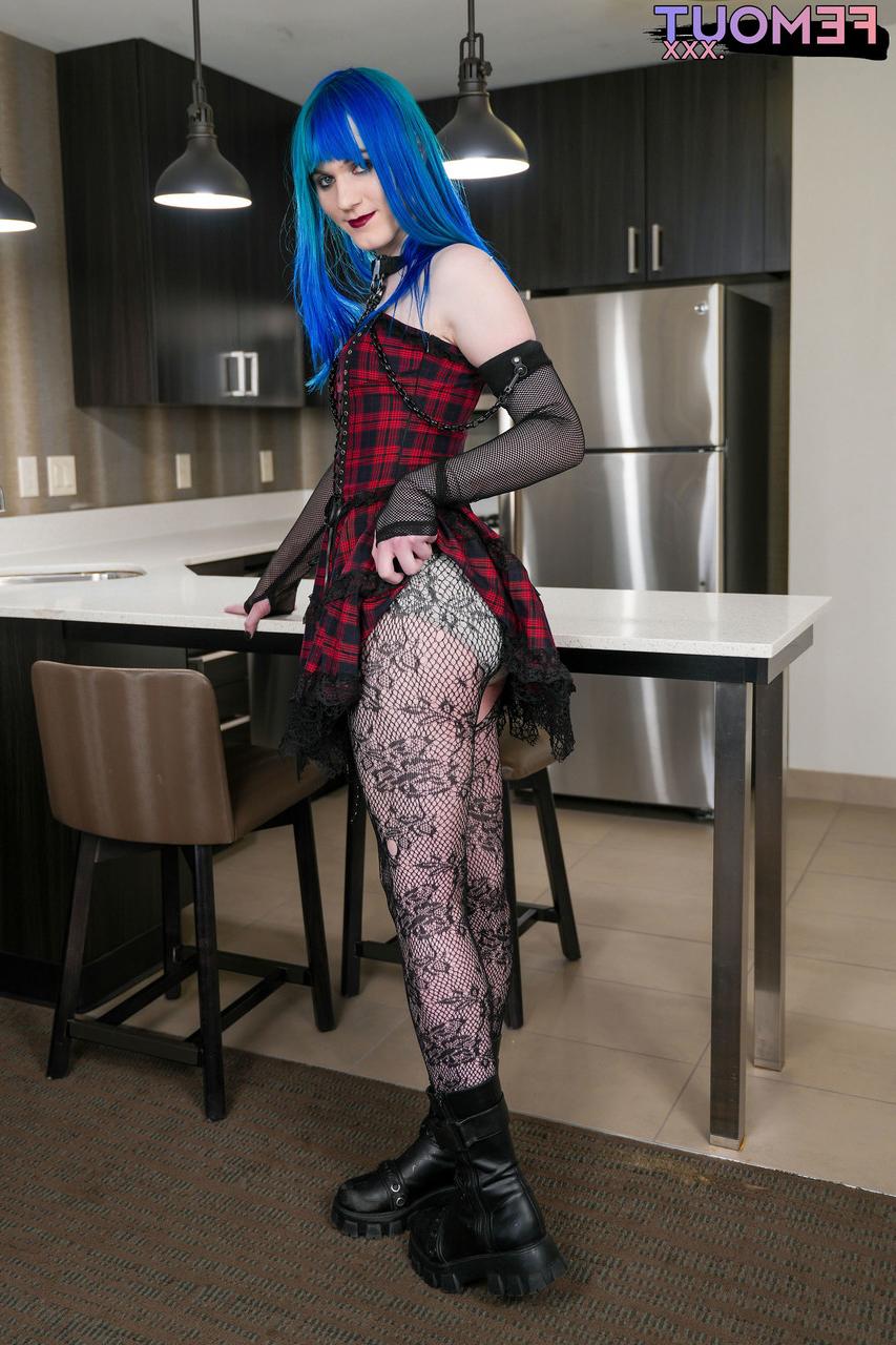 16P Femout XXX Mia Flores